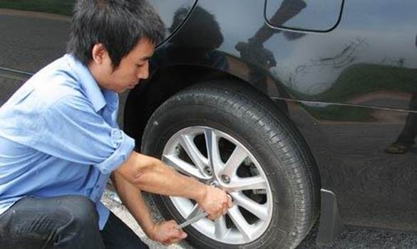 Cách thay lốp xe ô tô