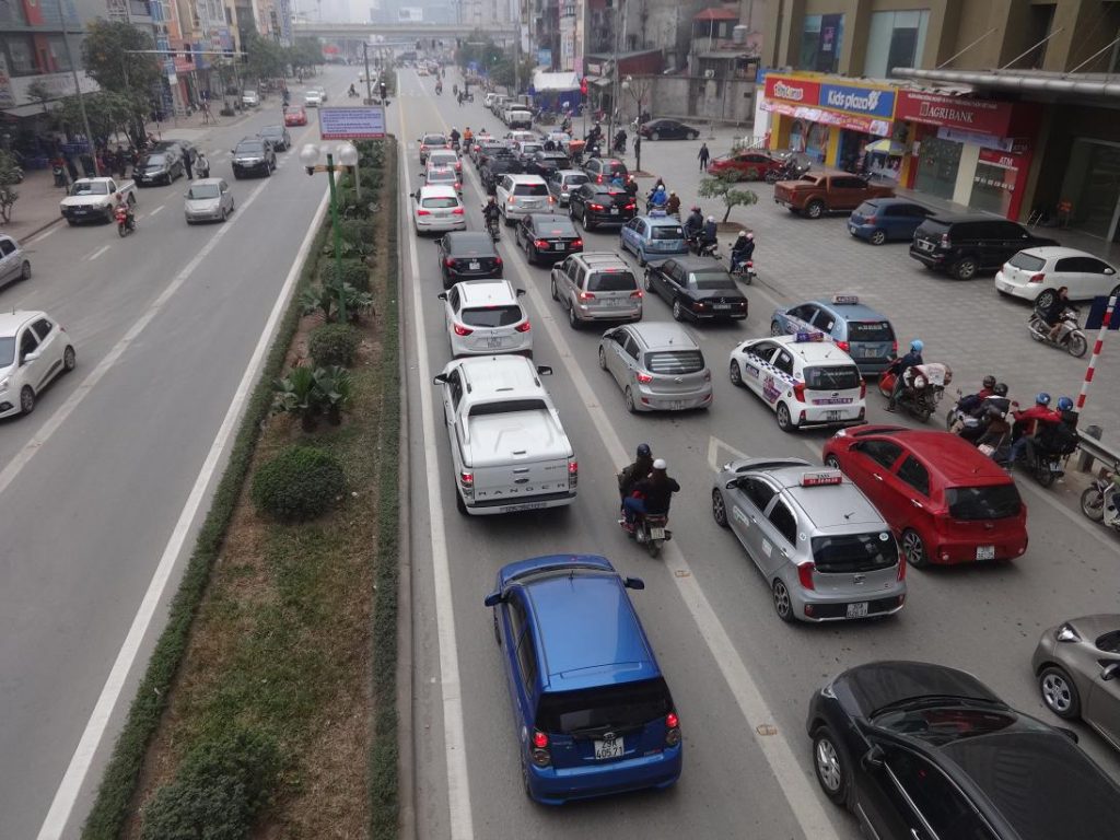 mức phạt ô tô đi sai làn đường